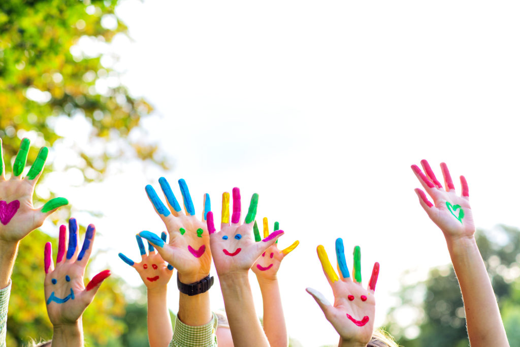 Ustro Ulrich Strobel GmbH. Kindergarten und Schulen. Großhandel für Bastel und Verbrauchsmaterial für Schulen und Kindergärten. Scheren, Kleber, Papier und mehr.